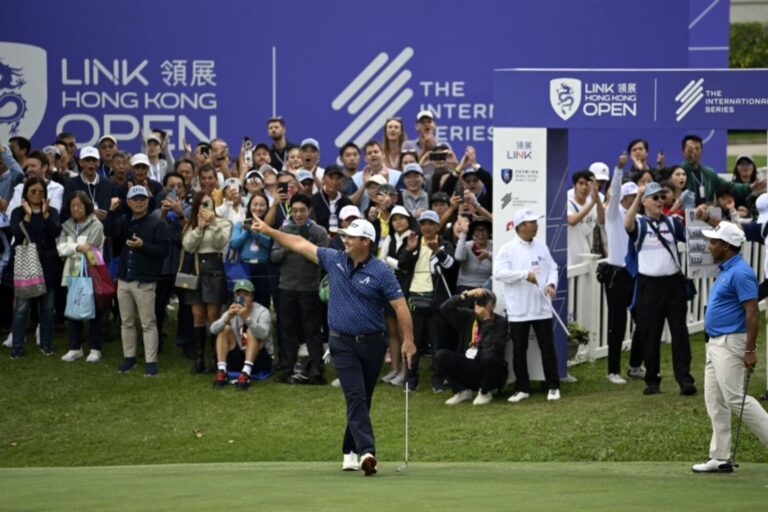 Patrick Reed shoots 59 to lead in Hong Kong