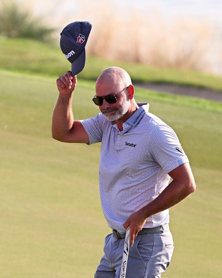 Paul Waring breaks course record to lead in Abu Dhabi